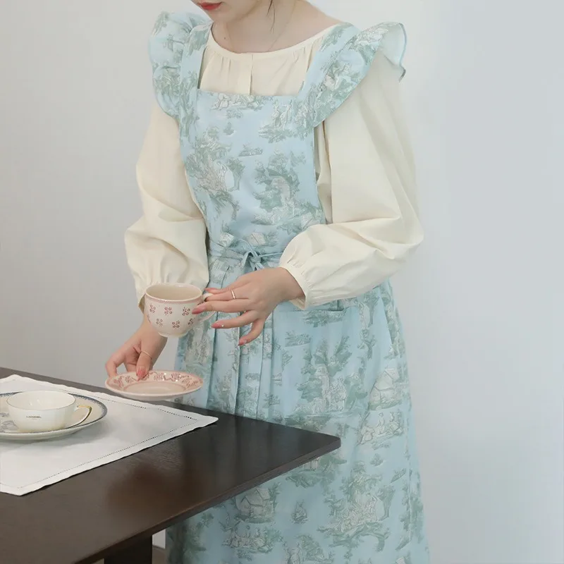 مريلة مطبخ مكشكشة من القطن المقاوم للماء بطباعة طويلة مع جيوب للنساء بينافور متقاطعة للطهي والخبز والبستنة