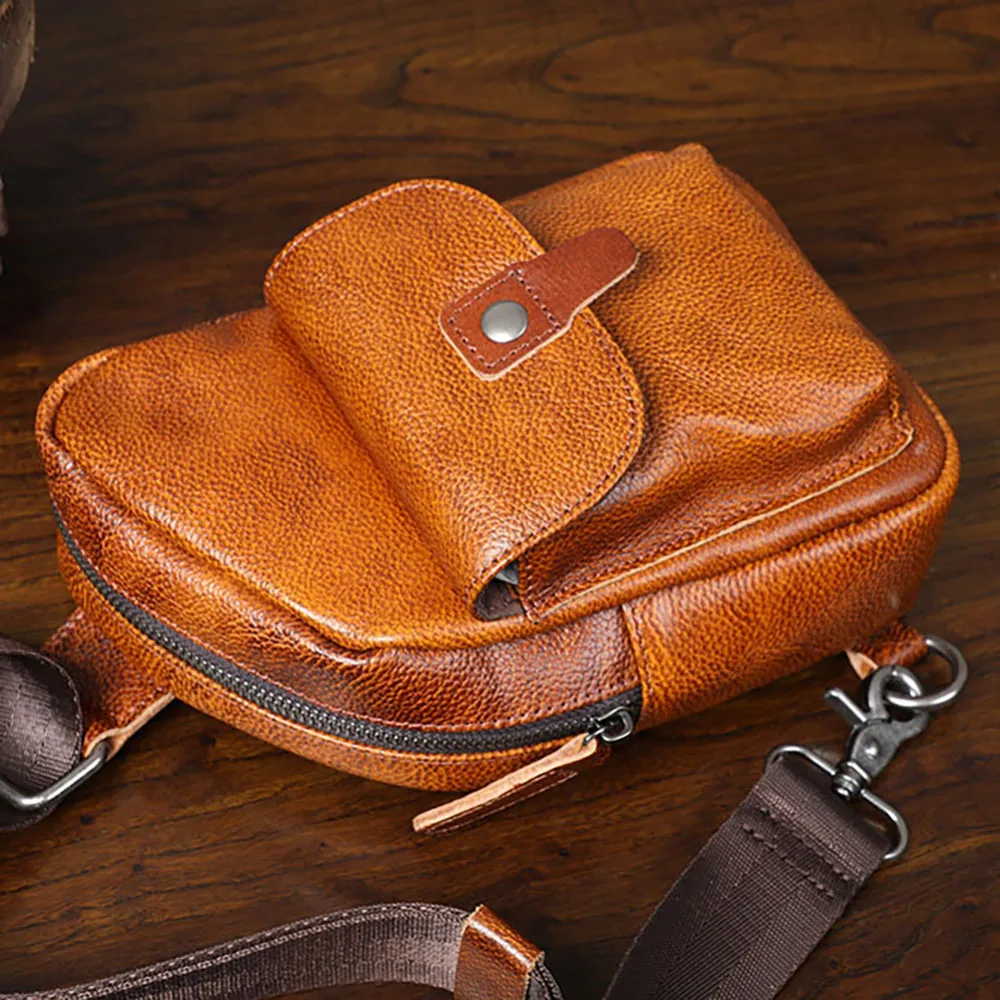 S.WORKER Handgefertigte Herren-Brusttasche aus Vollnarbenleder, Modische Umhängetasche für Telefon und Schlüssel – Detail 10
