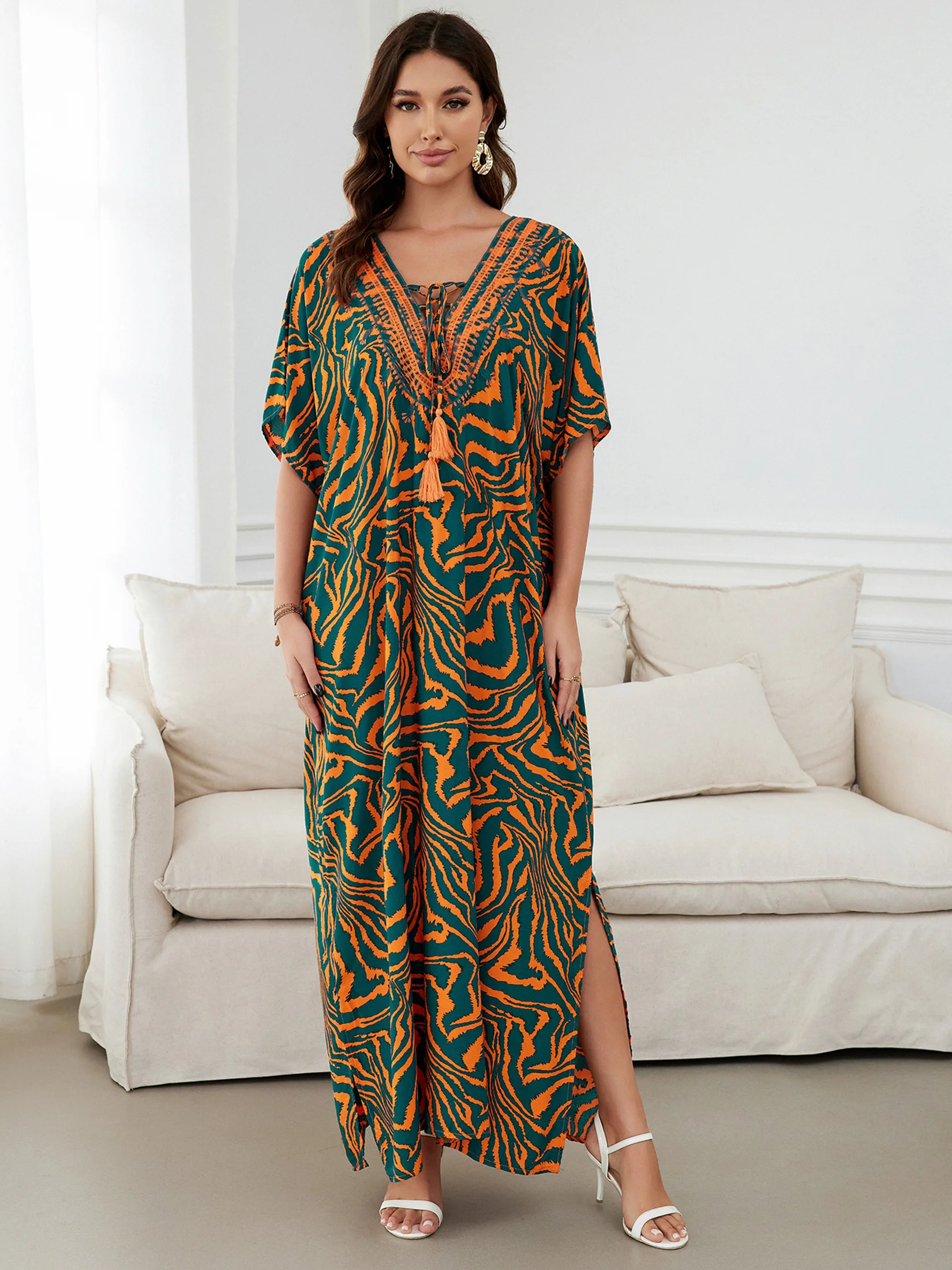 Elegant Floral Print Tassel V-neck Embroidered Lace-up Beach Maxi Dress Bohemian Women Plus Size Kaftan Dresses House Robe Q1627