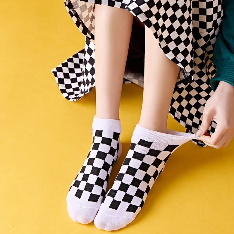 Women Socks Checkboard Harajuku Street Fashion Black White Squares Pattern Plaid Novelty Skateboard Funny Cotton Socks For Girl