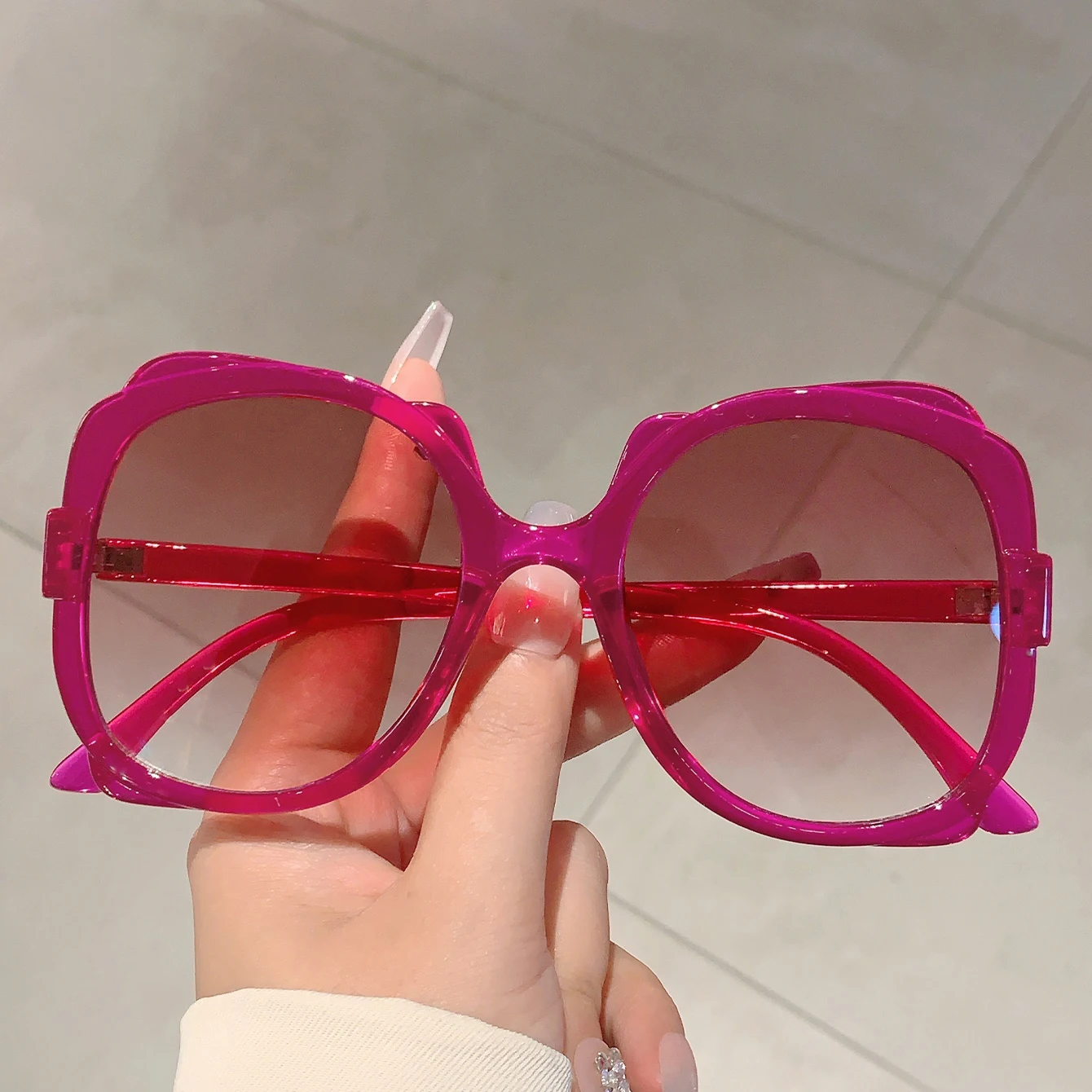 KAMMPT Fashion Butterfly Decoration Women\'s Shades Multi Color Gradient Designer Sunglasses Oversize Trendy Brand Sun Glasses