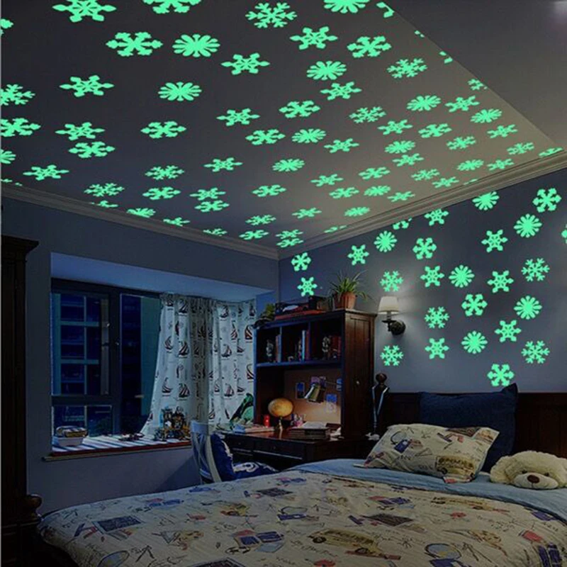 50pcs Snowflake Glow Stickers Luminous In Dark Night Fluorescent Wall Art 3D Home Decals For Kids Room Ceiling Switch Decoration