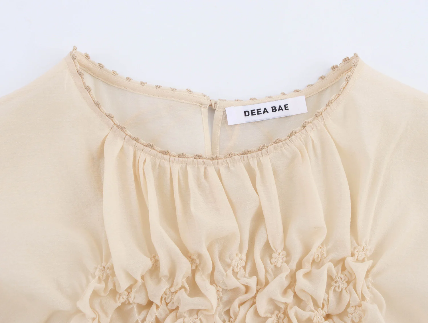 قميص صيفي جديد شبه شفاف من غزل الصلب ذو تصميم جميل ومطوي ثلاثي الأبعاد بأكمام قصيرة