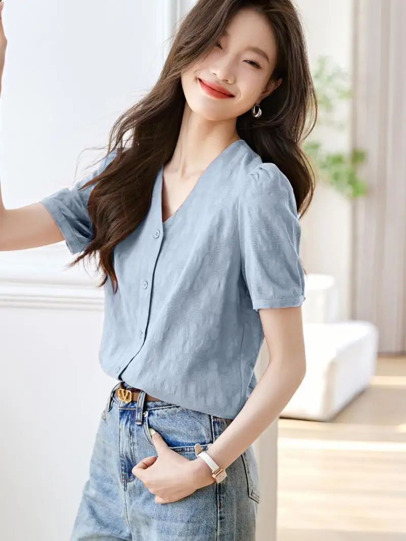 

Intellectual and Elegant Cotton Jacquard Puff Sleeve Pleated V-neck Shirt for Women in Summer New Casual Solid Color Top