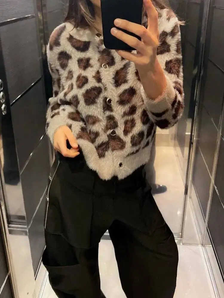 

Women's Round-Neck Short Long-Sleeved Knitted Undershirt Autumn And Winter Fashion Personality Leopard Pattern Versatile Sweater
