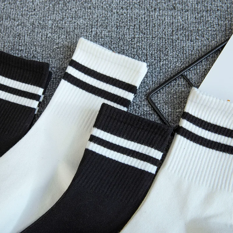 Hot Sale Cotton Striped Socks Men\'s and Women\'s Solid Color Tennis Socks White and Black Unisex Spring Autumn Collection