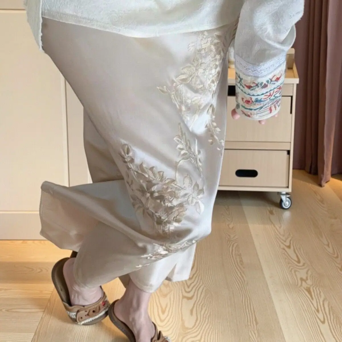 

Plus Size White Lace Patchwork Satin Skirt for Women High End French Style Slim Fit Long Skirt Unique Design for Curvy Ladies