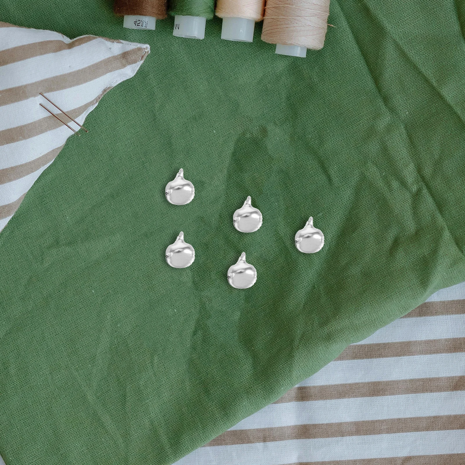 200 قطعة أجراس جلجل خمر أجراس معدنية صغيرة الحرفية دلايات المجوهرات لتقوم بها بنفسك طوق الحيوانات الأليفة ديكور المنزل جرس قلادة طوق جرس سحر