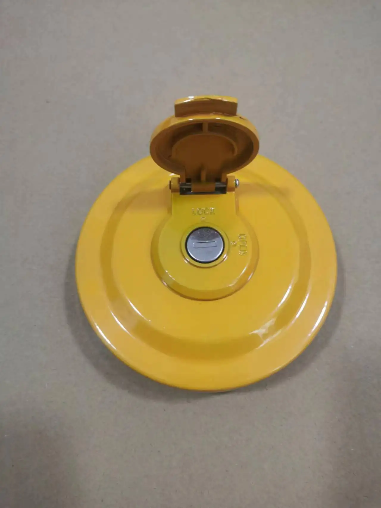 Suitable for Komatsu Excavator Fine Diesel Cover (yellow Paint) PC130/200/220/360/450-7-8