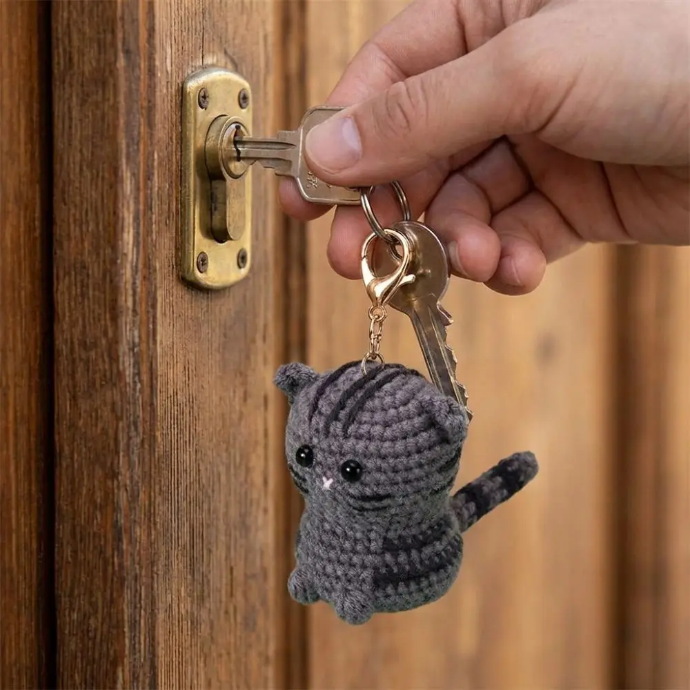 Cartoon Crochet Cat Keychain Multi-color Mini Handwoven Cat Pendant Soft Yarn Handmade Knitted Animal Key Ring Car Key Ornament