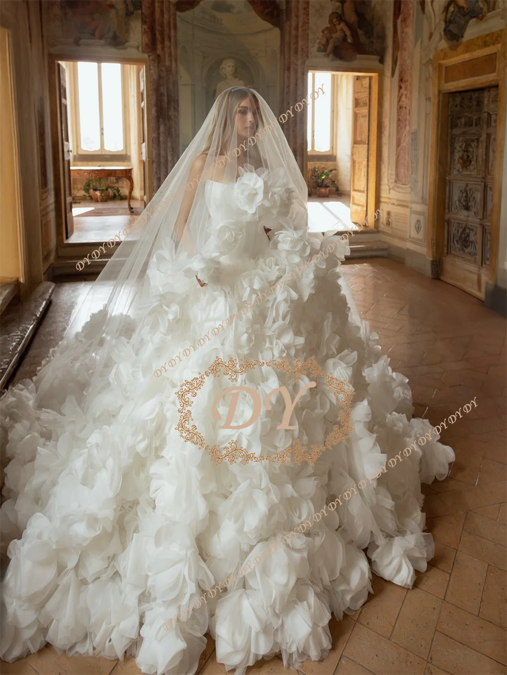 DY Luxury Strapless A-Line Wedding Dresses 3D Flowers Sleeveless Bridal Gowns Customized Sweep Tail 2026 Robe De Mariage
