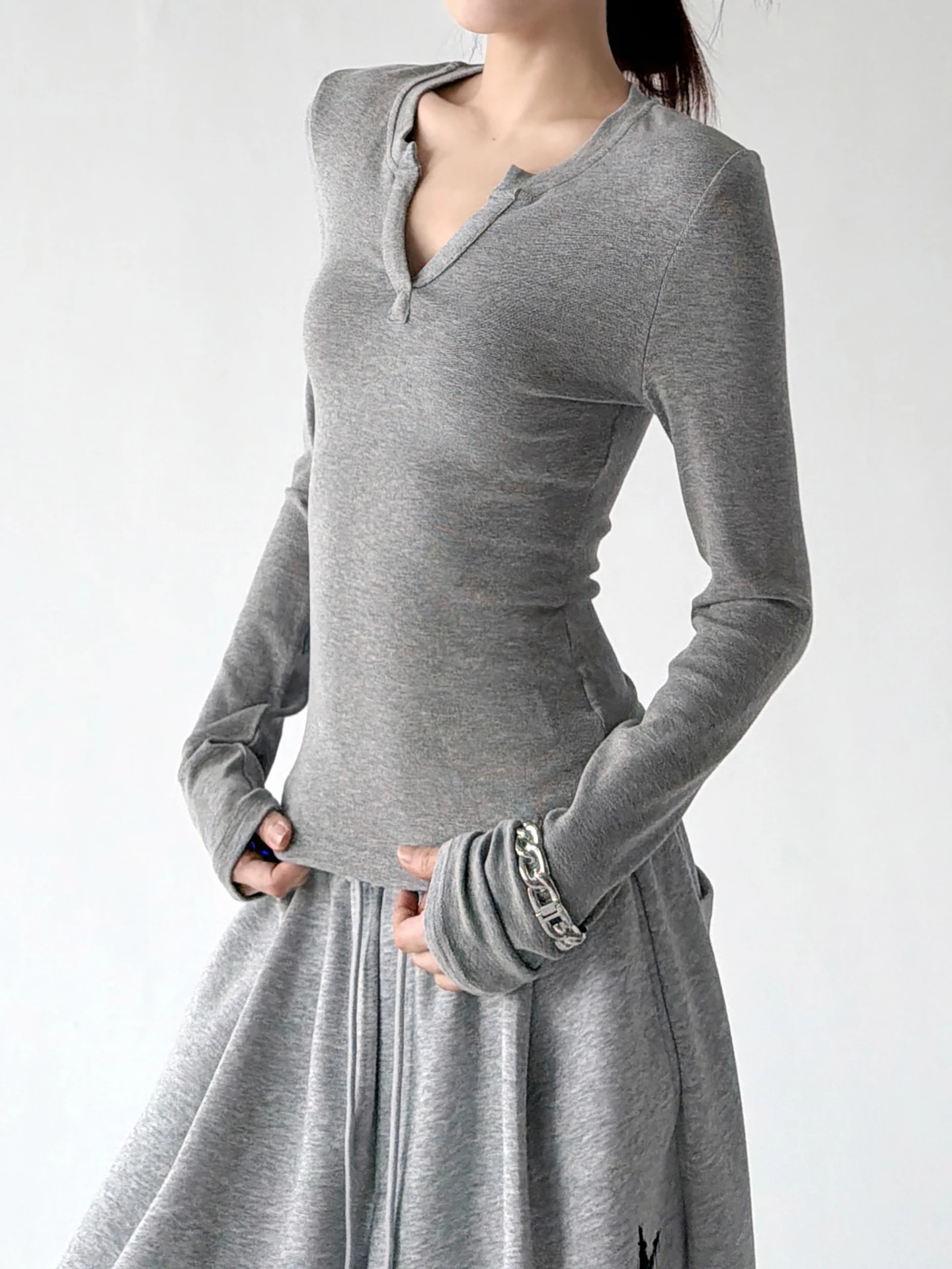 Fashionable V-Neck Long Sleeve Women's T-Shirt Slim Fit Grey Versatile Base Layer Shirt Comfortable Soft Knitted Top