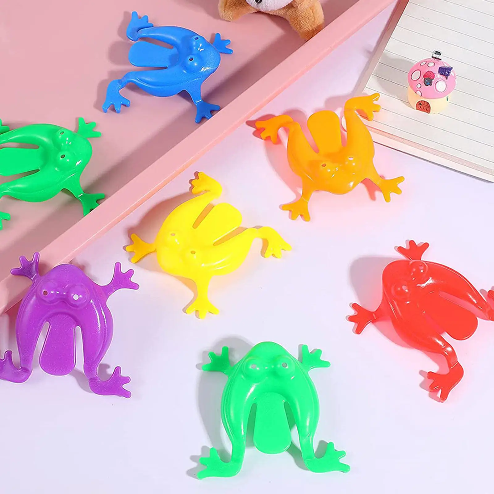 

100 шт. прыгающих лягушек на пружинках для детских праздников, разноцветные пластиковые мини-игрушки для развития моторики