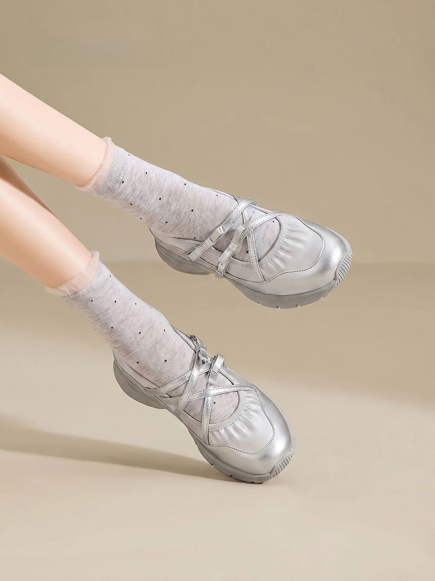 sandales-mary-jane-de-sport-pour-femmes-nouvelle-collection-ete-2026-a-semelle-epaisse-argentee-confortables-antiderapantes-et-tendance-pour-l'exterieur