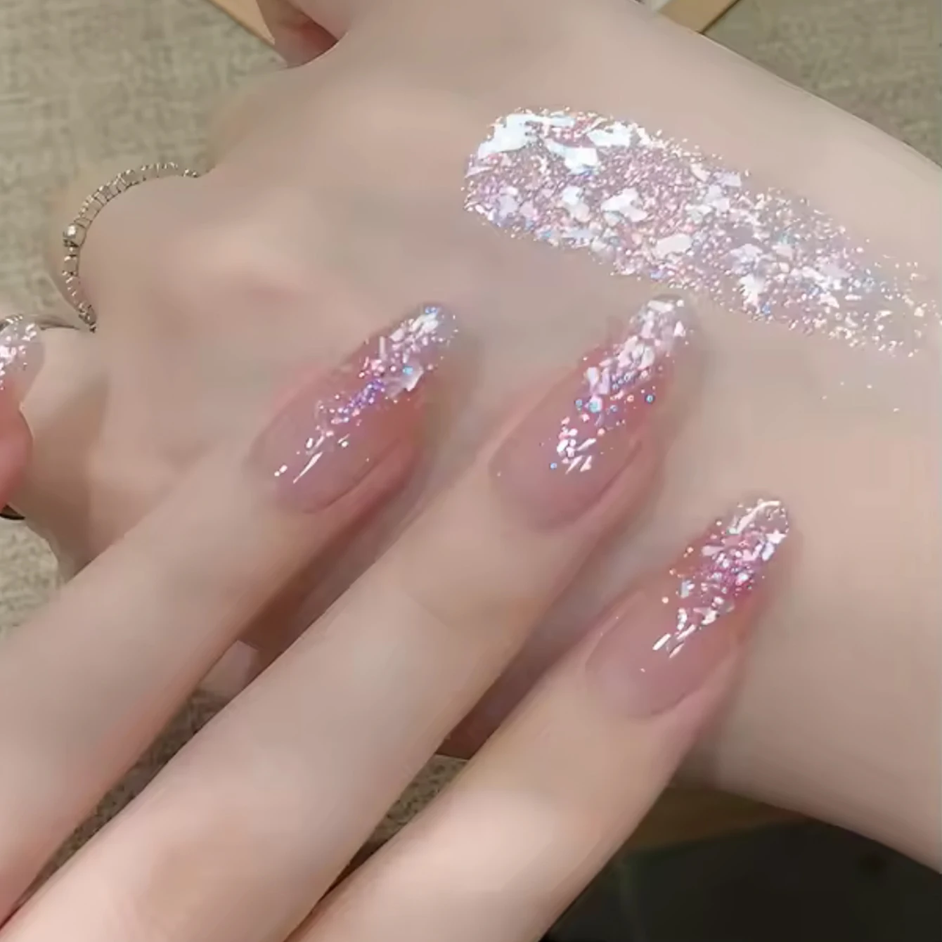 

MIANEL Shell Fragments Translucency Reflective Gel Nail Polish Reflective Glitter Semi Permanent Soak Off UV Gel Nail Art