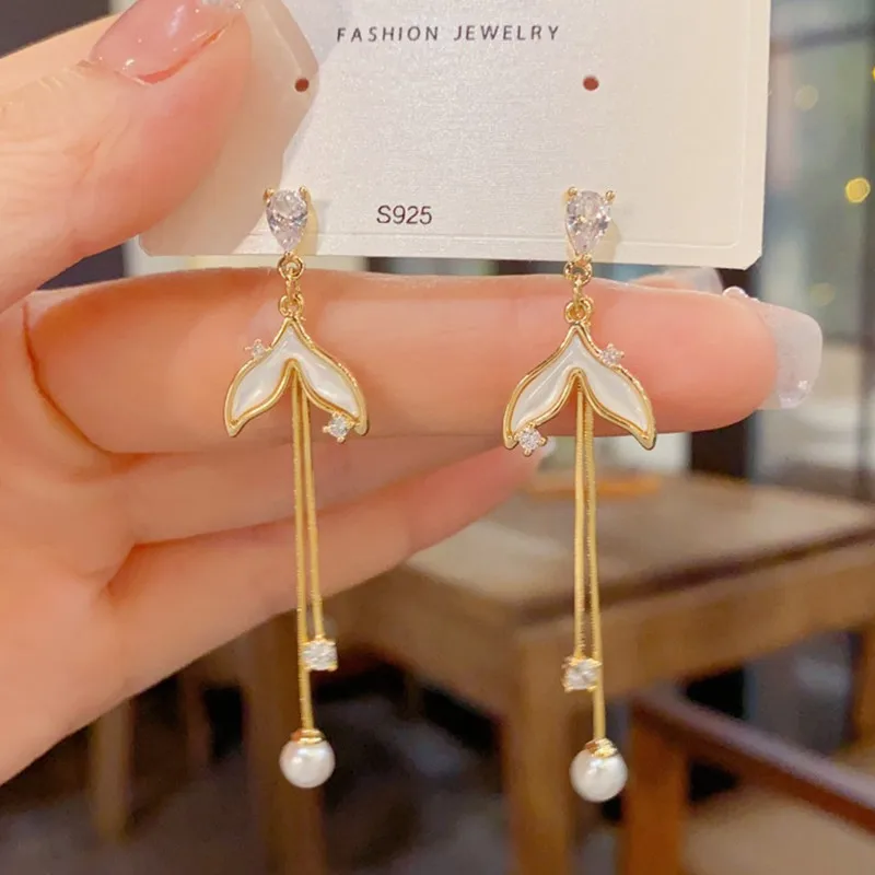 Exquisite Mother of Pearl Fish Tail Shaped Tassel Dangle Drop Earrings for Women Sterling Silver 925 Ladies' Fine Jewelry Gifts