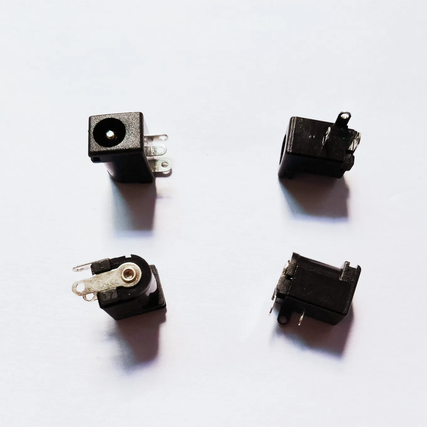 Original New 100% PJ-002B DC power jack connector inner diameter 2.50mm outer diameter 5.5MM 2.5A 24V