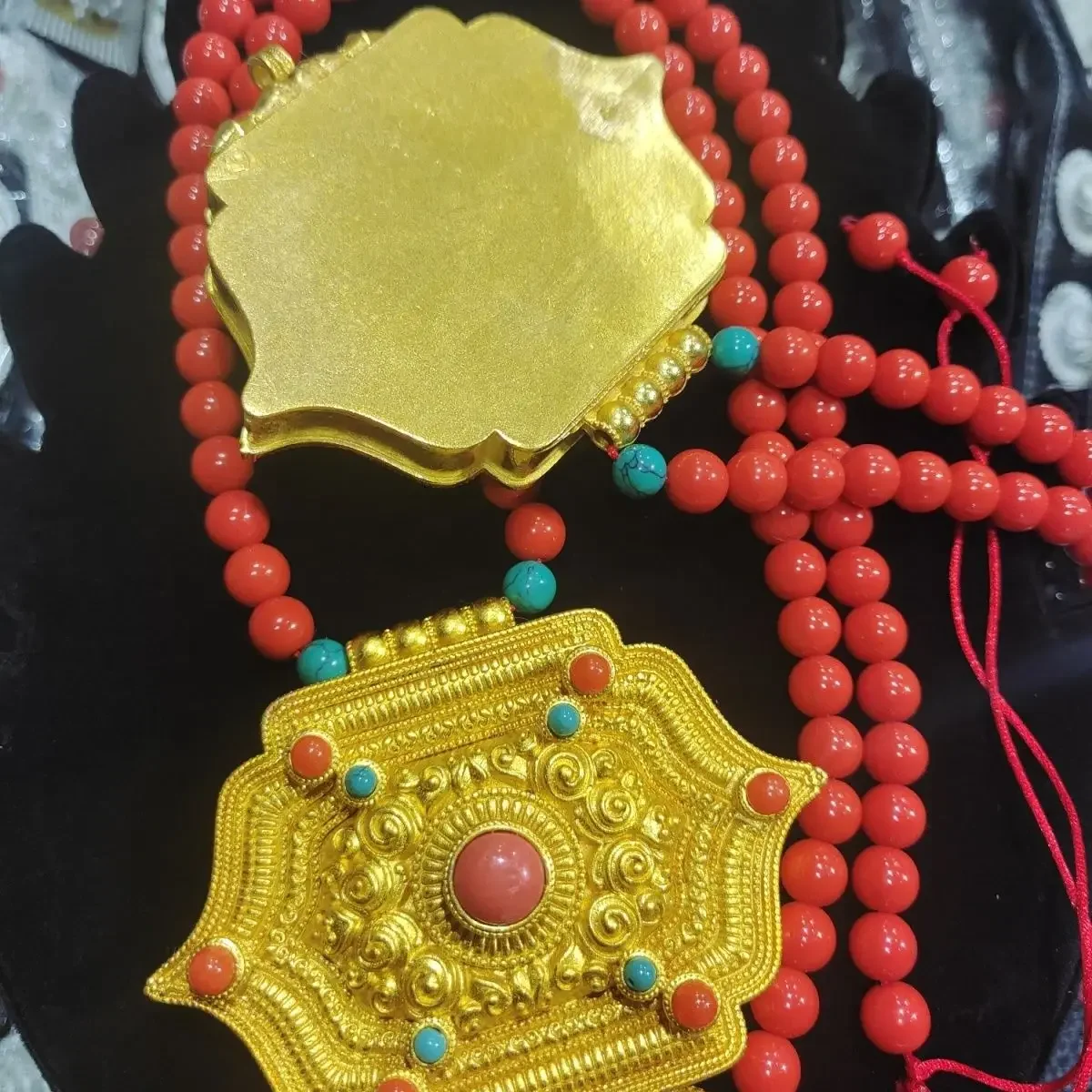 

2026 Tibetan women's fashionable and colorfast gold-plated Tibetan pendant