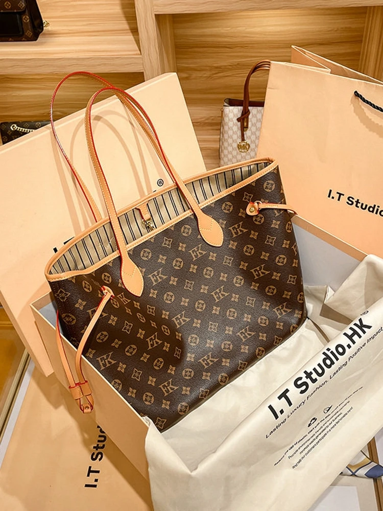 Hong Kong Large Capacity Women's Tote Bag 2026 New Fashion Leather Single Shoulder Bag for Office Workers Stylish And Practical