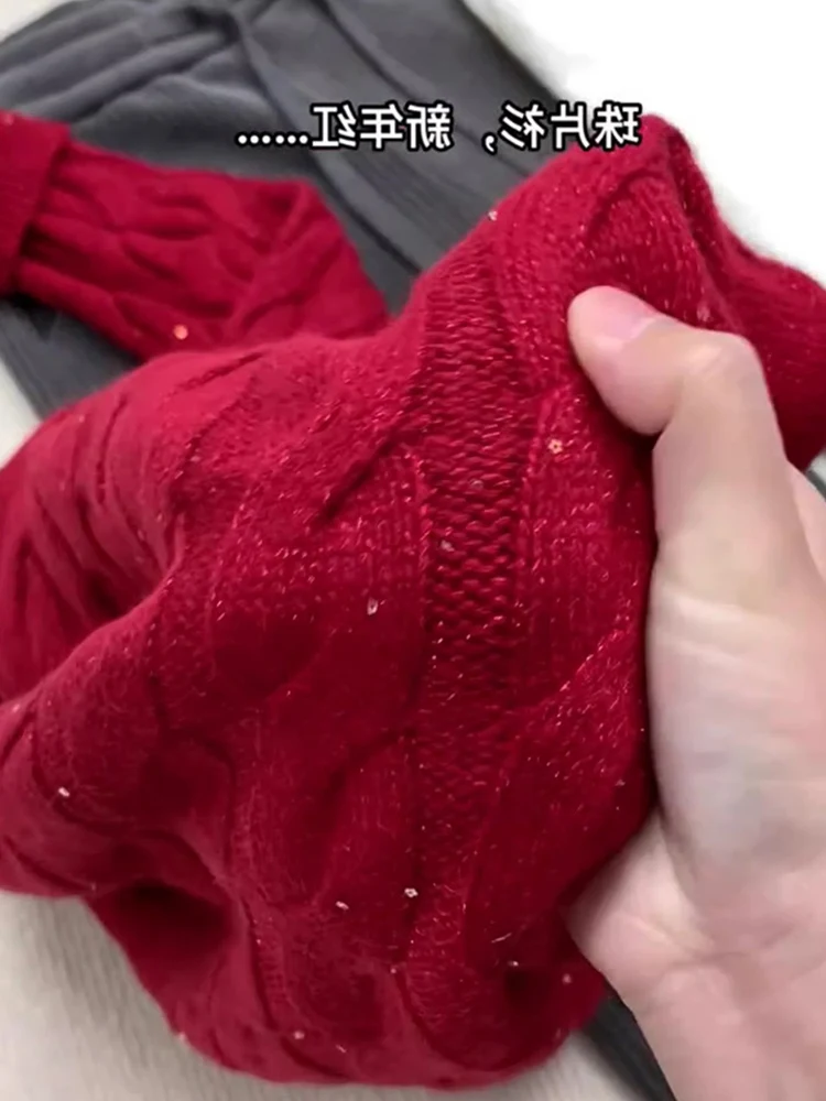 سترة صوفية دافئة ومريحة بتصميم ملتوي أحمر مع ترتر لامع للخريف والشتاء، أزياء نسائية بمقاسات كبيرة وأسلوب عملي