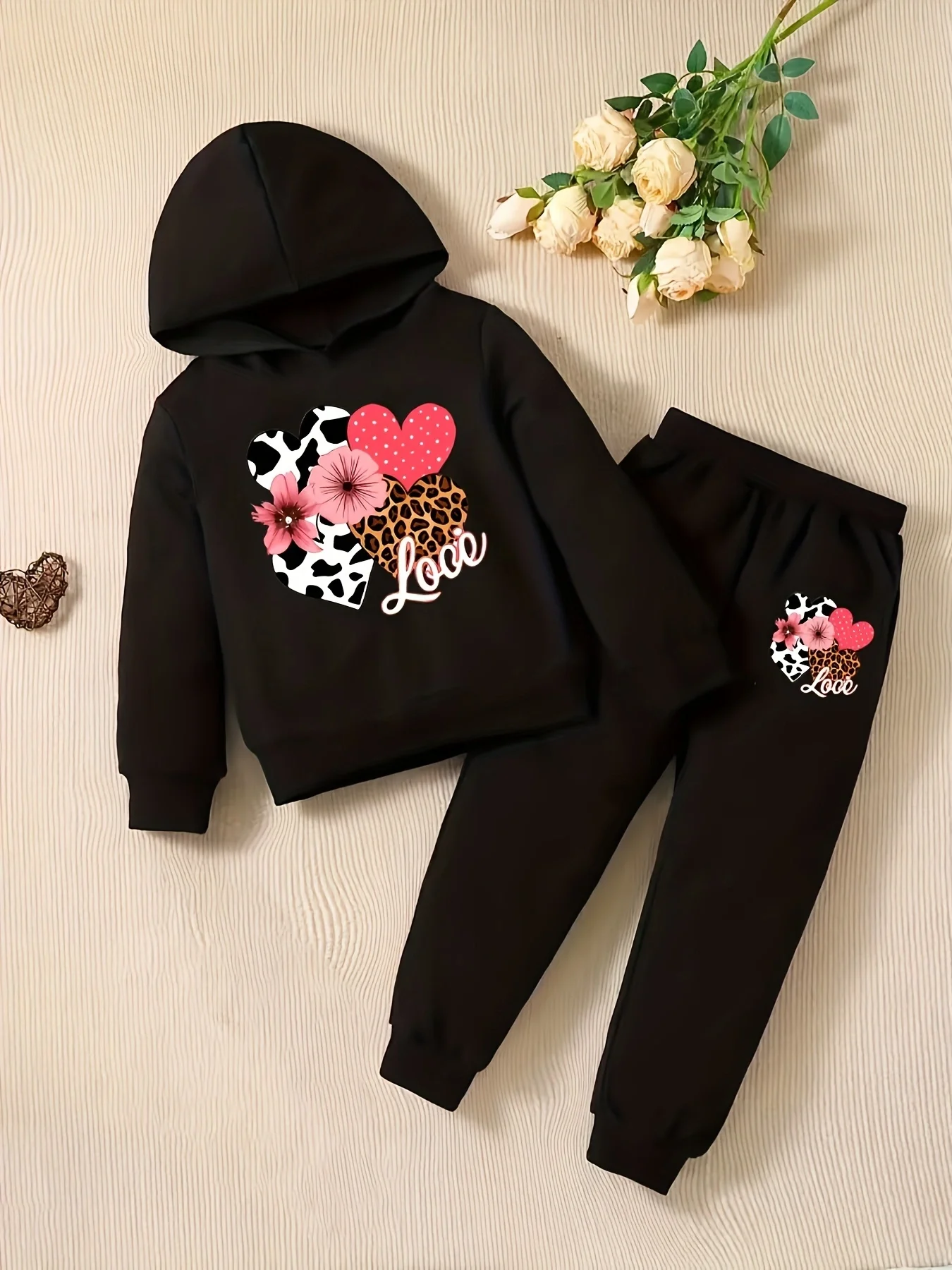 Baby Mädchen Love Love Blumenmuster Hoodie + Freizeithose Zweiteiliges Set Frühlings- und Herbstsportbekleidung