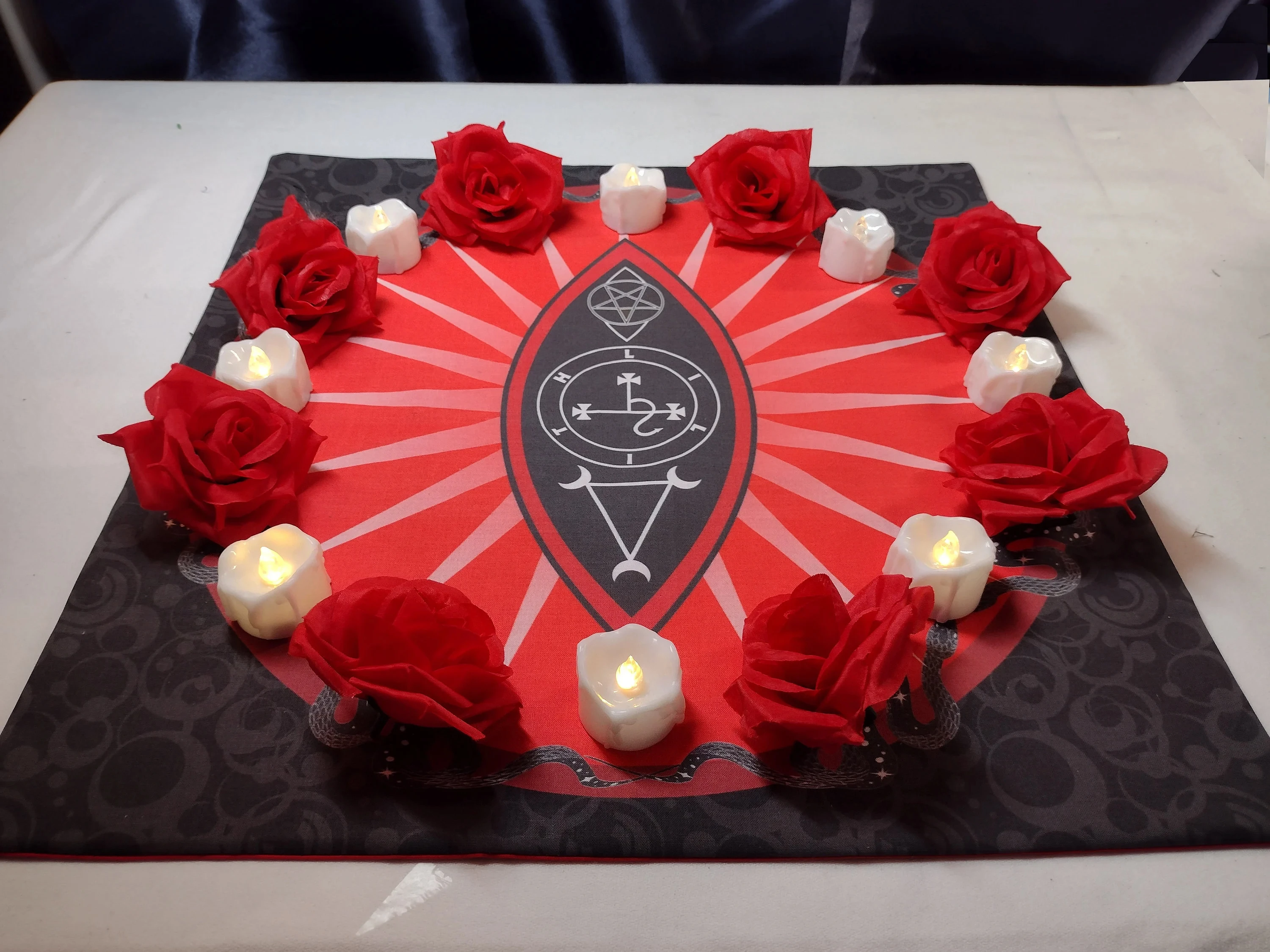50/75/110/137cm Black Red Lilith Talisman Wallpaper Dark Mysterious Altar Cloth Pentagram Divination Tarot Card Mat Wallpaper