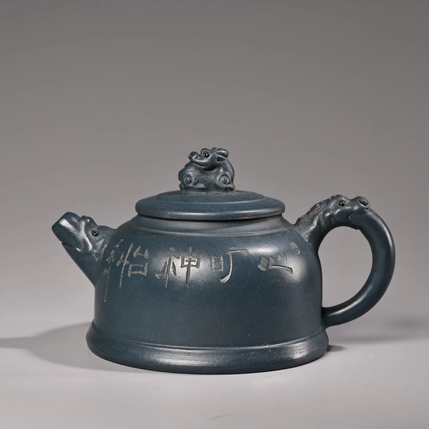 Raw purple clay ore high-end Engraved teapot Refreshing Pot Beast statue cover Teapot Pot Tea Maker Ornaments