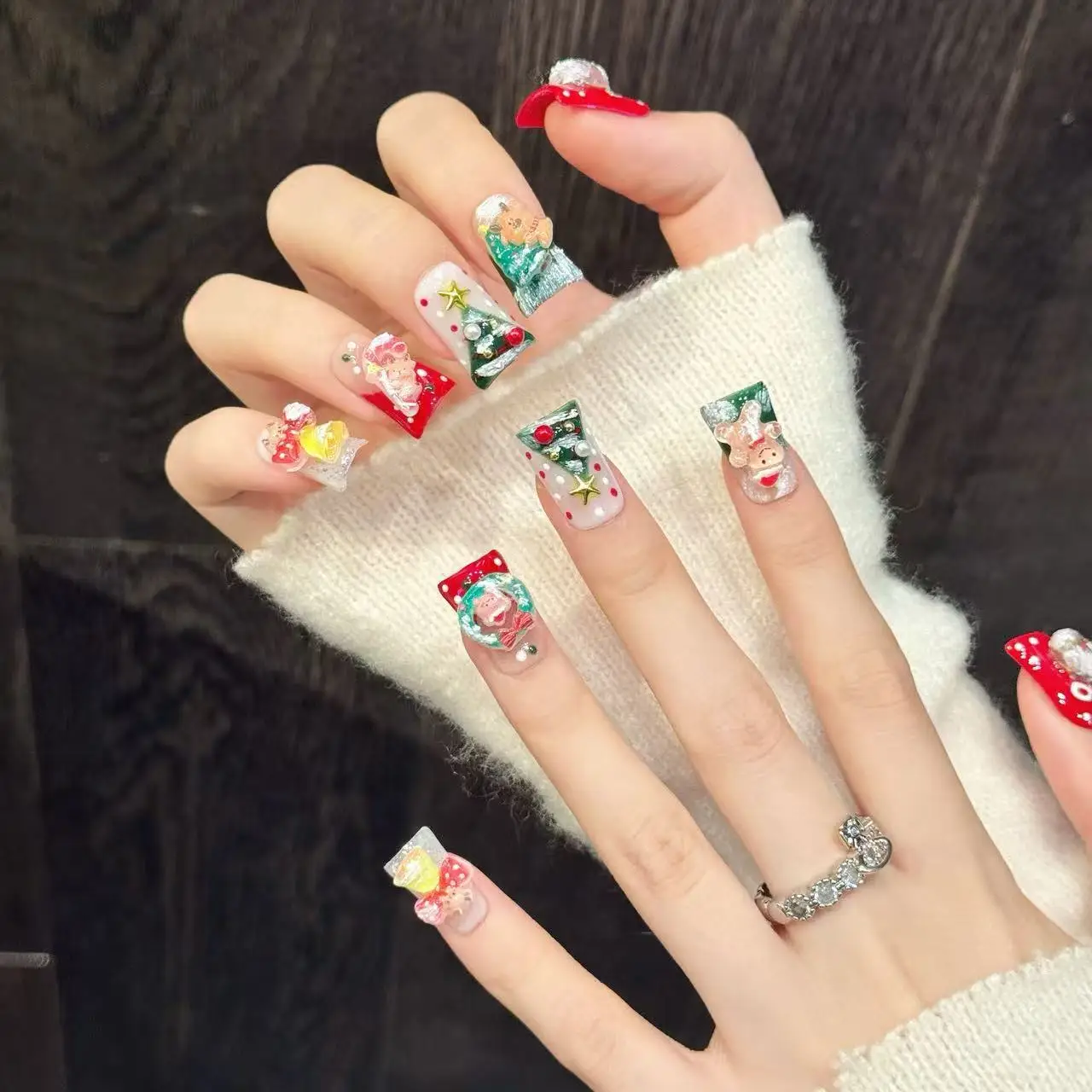 2025 New Duck billed Christmas Exquisite Hand-painted Fake Nails [Christmas Tree] New Year's Eve Girl's Christmas Gift