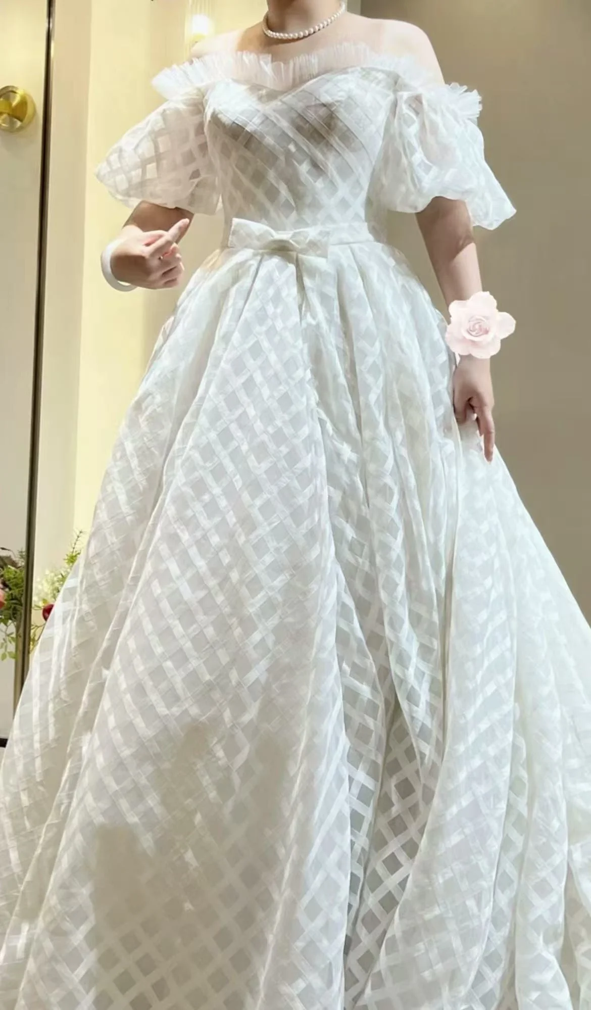 Customized Off the Shoulder Neckline High Quality A-line Bow Wedding Dresses Sweep Train Straps Back Tulle Lace Bridal Dress