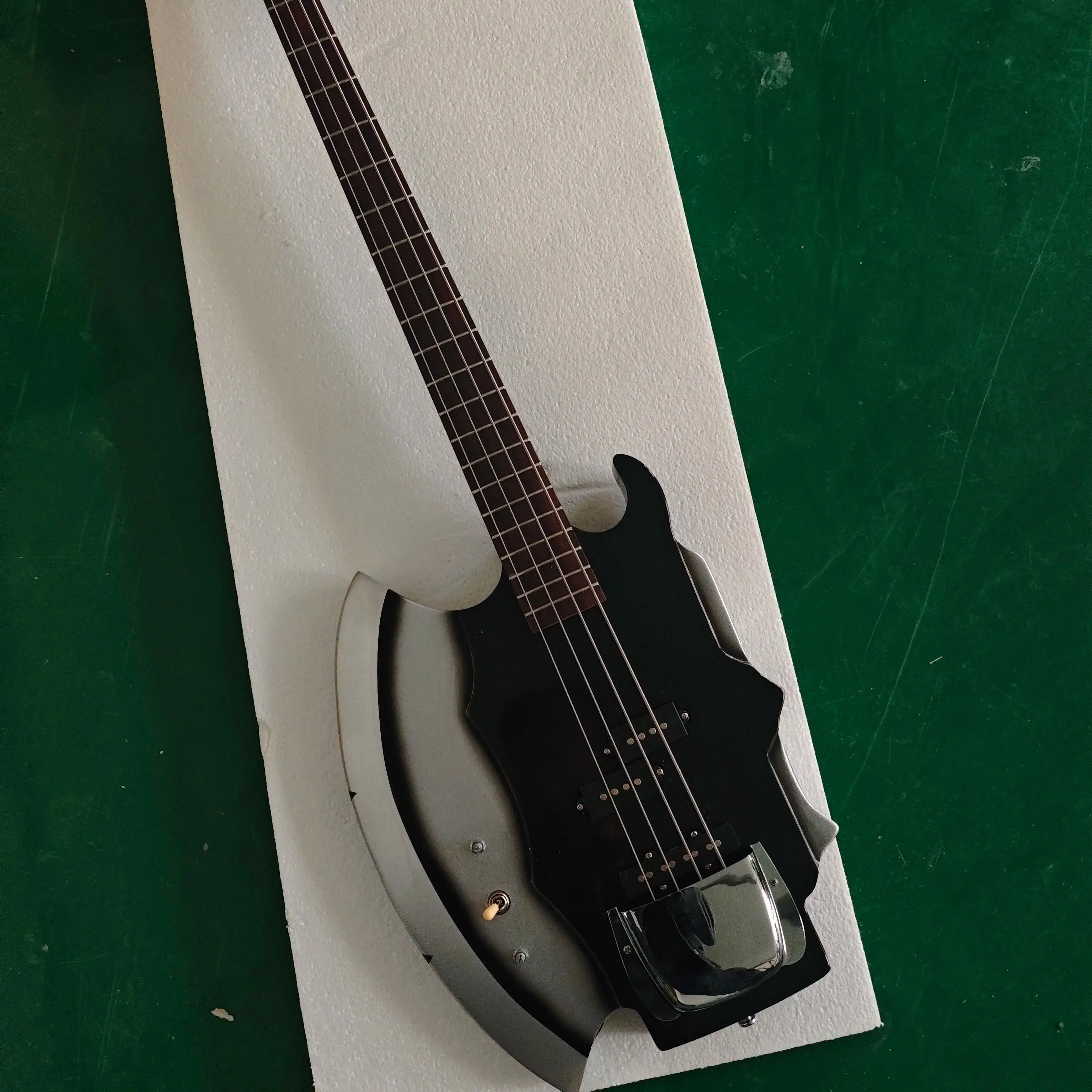 Gene Simmons Bass 4 strings Style Bass Axe Signiture guitars in stock Electric Guitarra