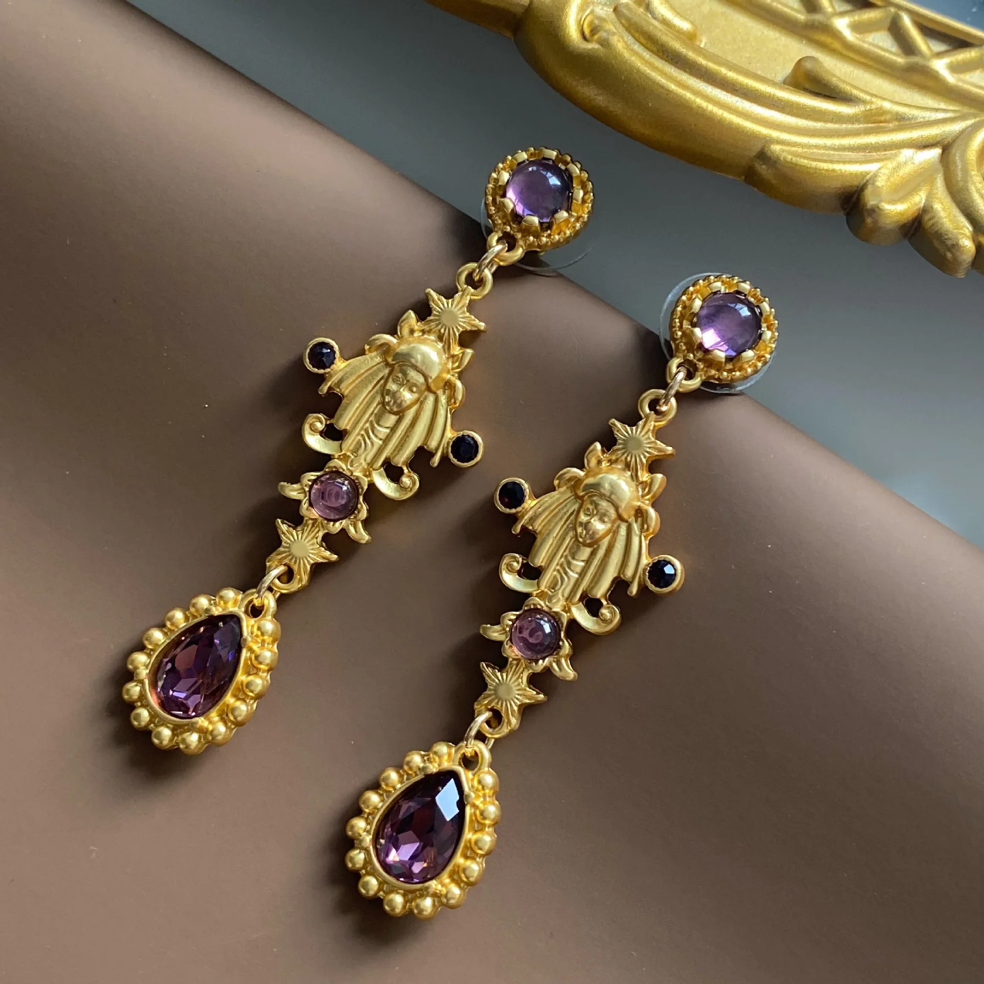 

European and American fashion purple retro goddess style long earrings