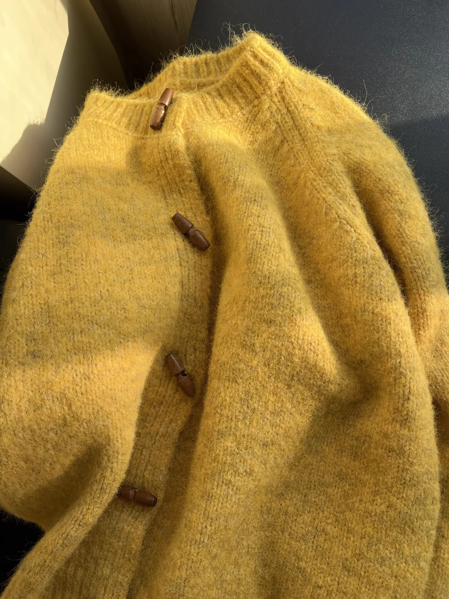 

Knitted Sweater Design Sense Niche Age-reducing Yellow Sweater Cardigan Women's Autumn