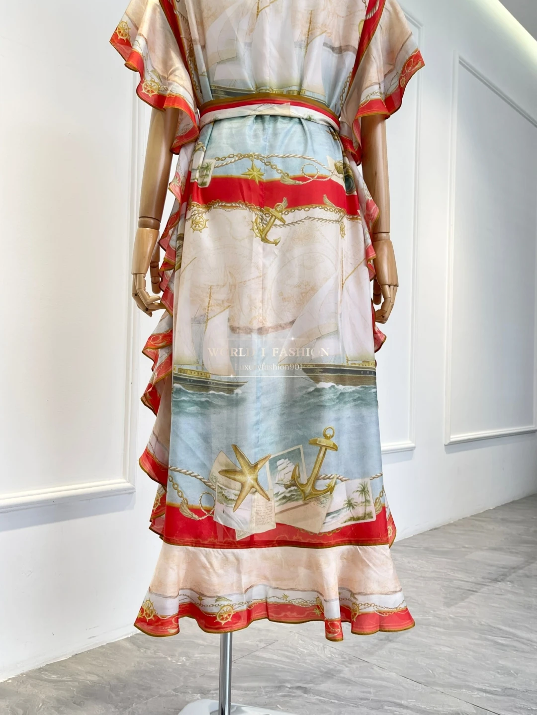 Sukienki midi z krótkim rękawem z nowym wzorem na rok 2025, z czerwonymi kwiatami i nadrukiem rozgwiazd, idealne na imprezy i święta.