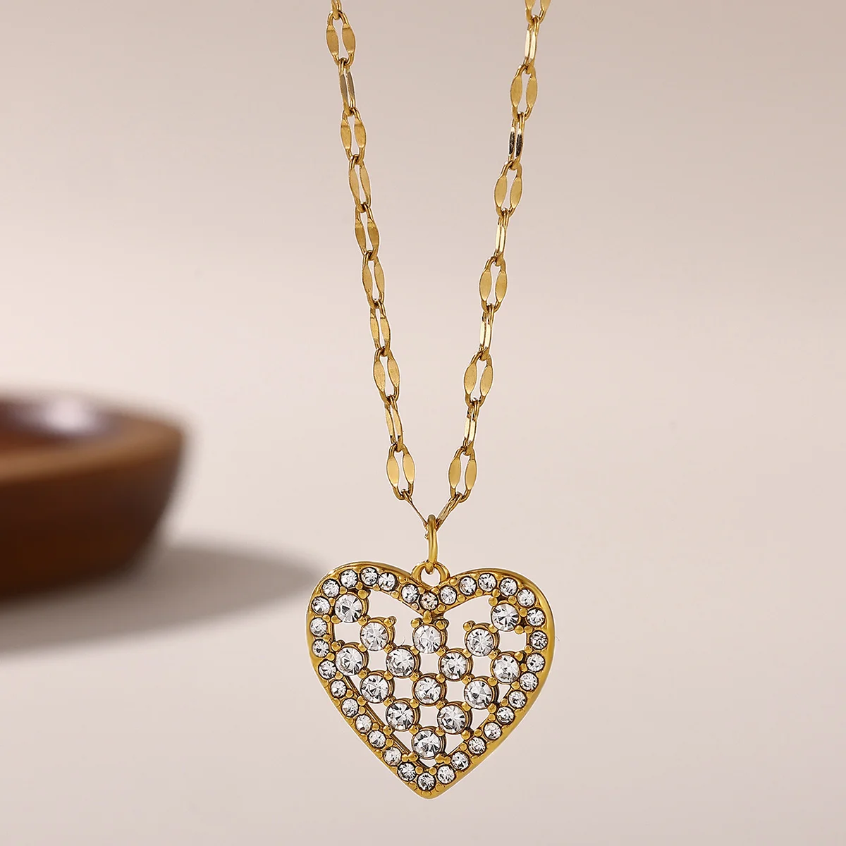Cute Romantic Zircon Openwork Heart Pendant Necklaces for Women Fashion Stainless Steel Female Wedding Jewelry Lip Chain