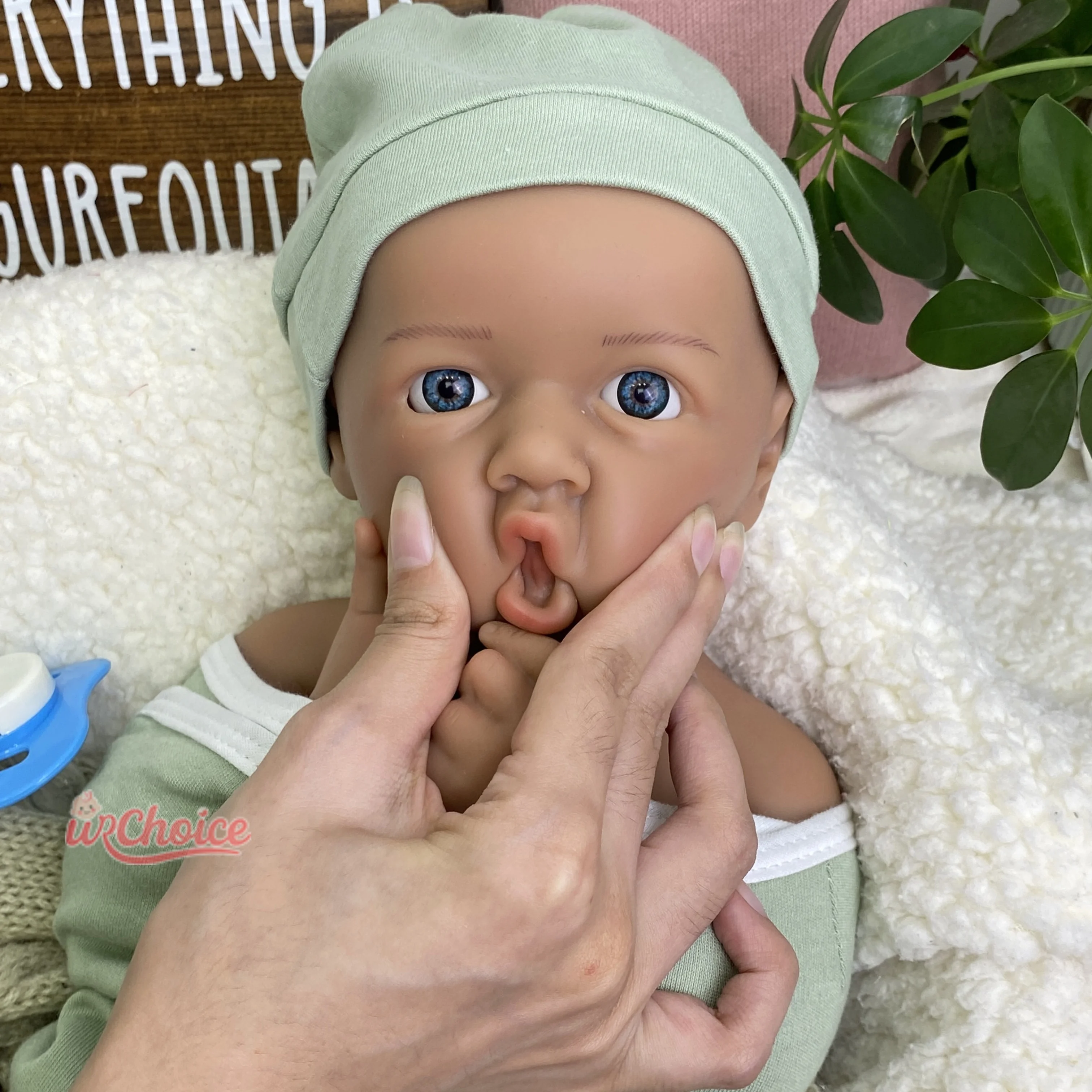 ตุ๊กตาซิลิโคนรีบอร์น Saskia ผิวสีเข้ม เหมือนเด็กจริง น่ากอด พร้อมใบหน้าที่วาดด้วยมือ สำหรับเป็นเพื่อนเล่นเพื่อการบำบัด