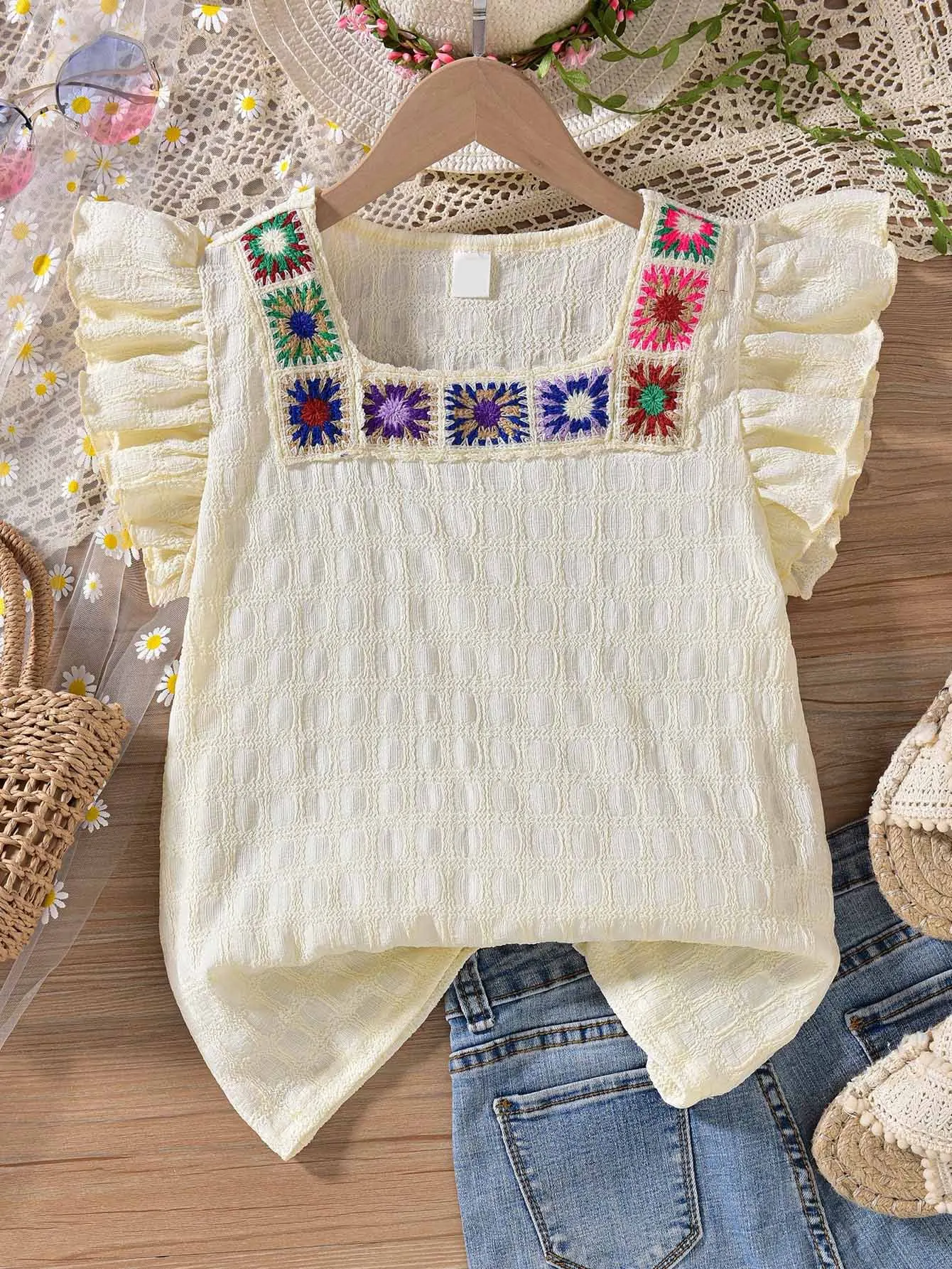 Girls' Sweet Apricot Short-Sleeve Top for Spring & Summer, Comfortable Fit, Ideal for Vacations, Outdoor Play and School Wear