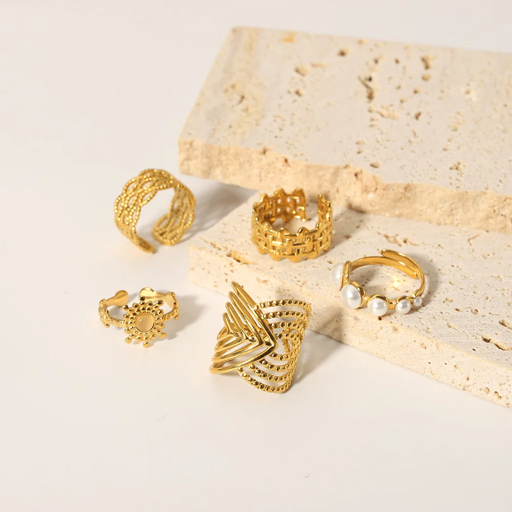 خواتم ذهبية اللون مجوفة قابلة للفتح للنساء على شكل أساور #2