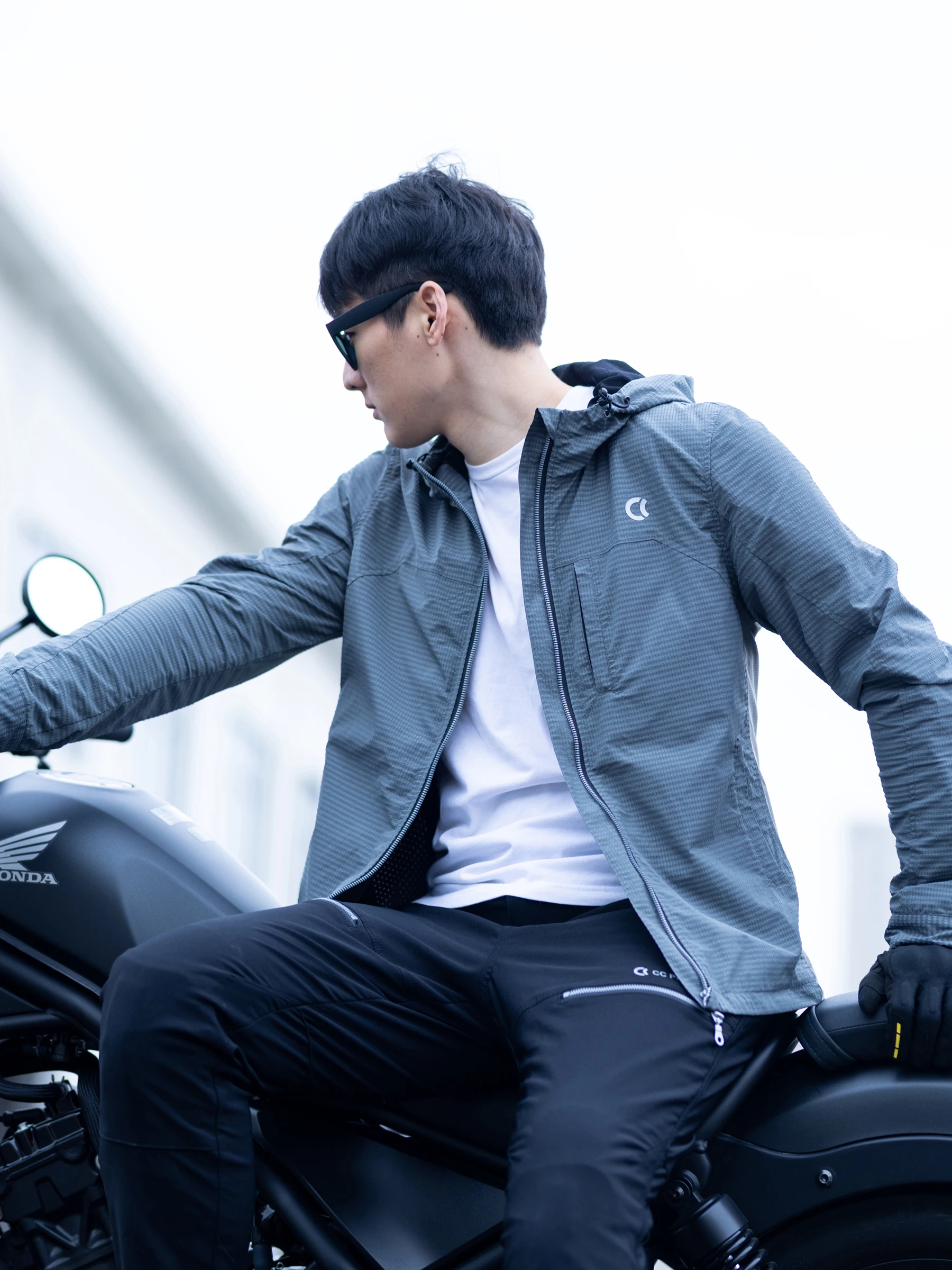 

CC Preotectors 3038 Hooded Motorcycle Jacket CE Level 2 Breathable Mesh Underarms Built-in Back Elbow Shoulder Protectors