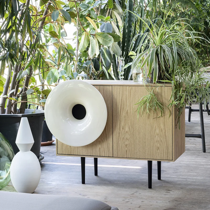 새로운 인터넷 유명인 스피커 다이닝 사이드 캐비닛 그레이 피아노 페인트 티 캐비닛 모던 심플리시티