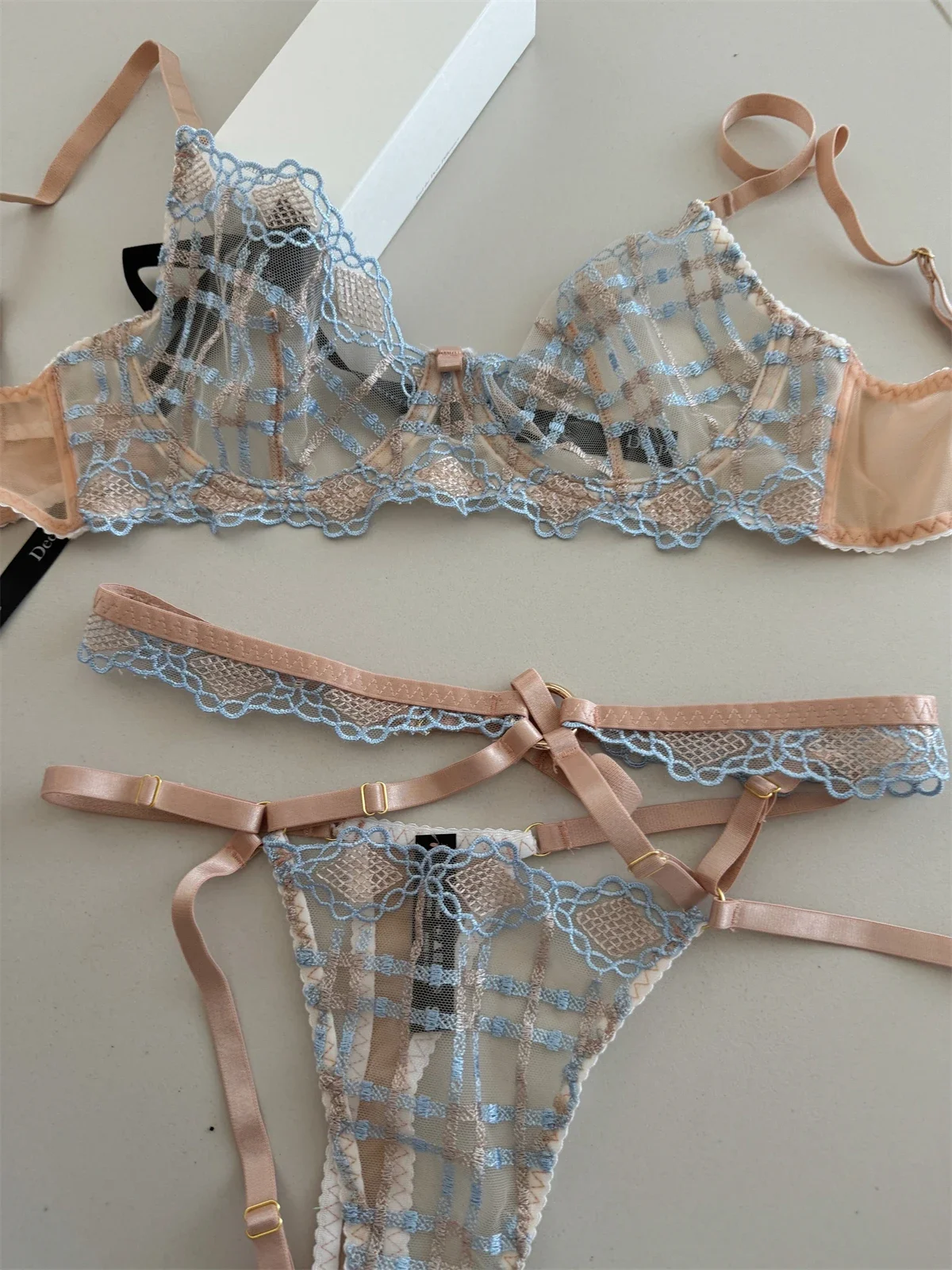 Charming lace lingerie silk thin sexy thin steel ring top support gathered bra set women push up bras thongs suit