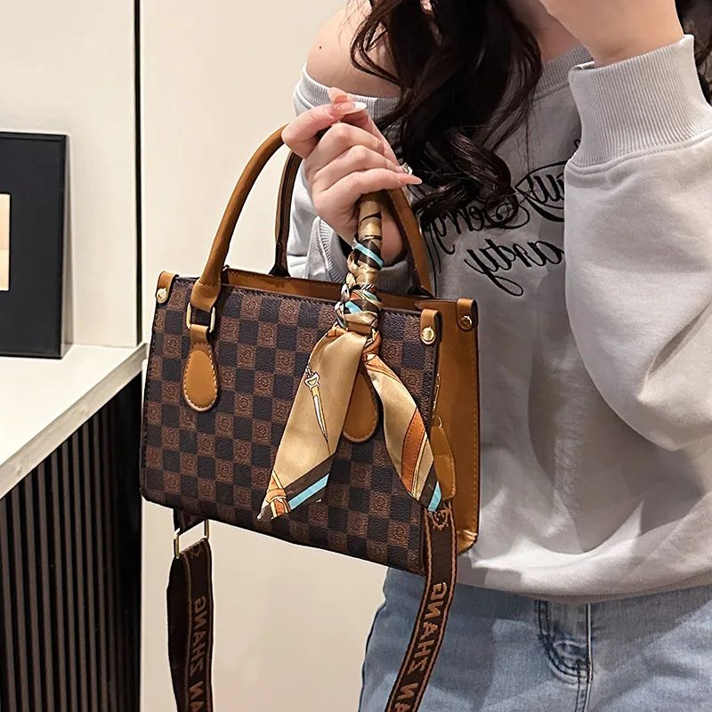 

Просторная нишевая сумка через плечо 2025 года, модная женская сумка через плечо, универсальная сумка-тоут «день-ночь», минималистичная сумка-слинг, текстурированная