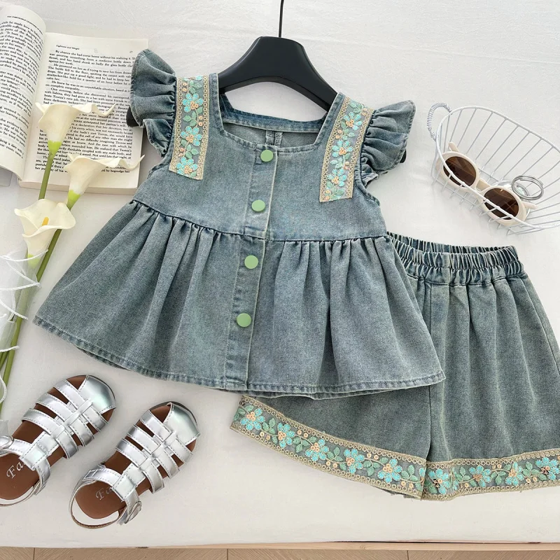 

2026New summer denim outfit for girls, stylish two-piece set with a large bow, backless top with small flutter sleeves and short