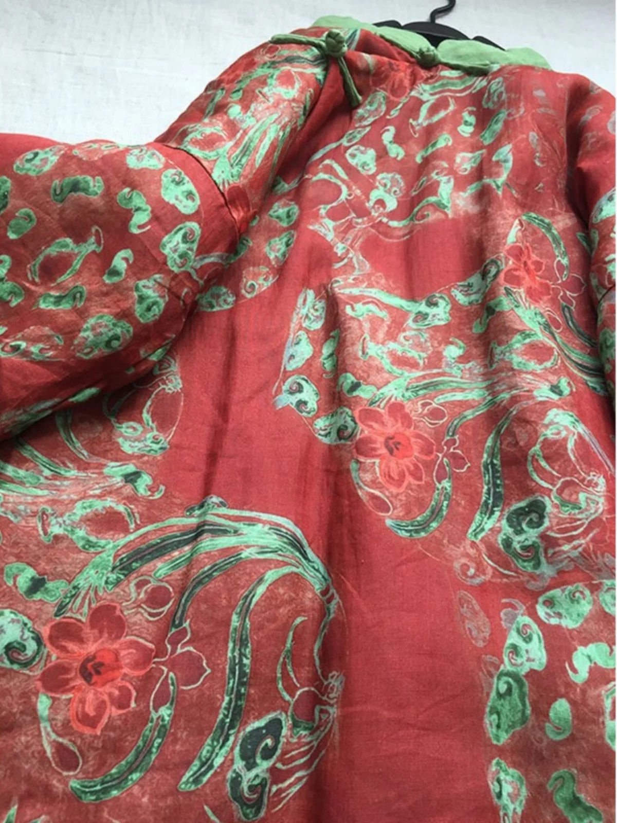 เสื้อโค้ทผ้าลินินผสมฝ้ายสำหรับผู้หญิง ลายปักดอกไม้สไตล์เรโทร ทรงหลวม อุ่นสบาย แขนยาว คอตั้ง เสื้อคลุมฤดูหนาว