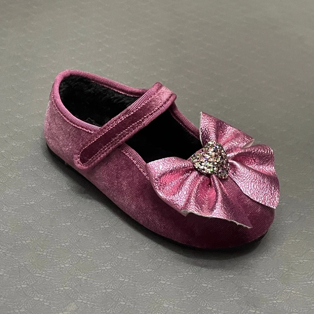 Wholesale Fashion Butterfly Love Shaped 3-15 Years Old Princess Children's Shoes Velvet Leather Girls' Shoes Christmas Gift