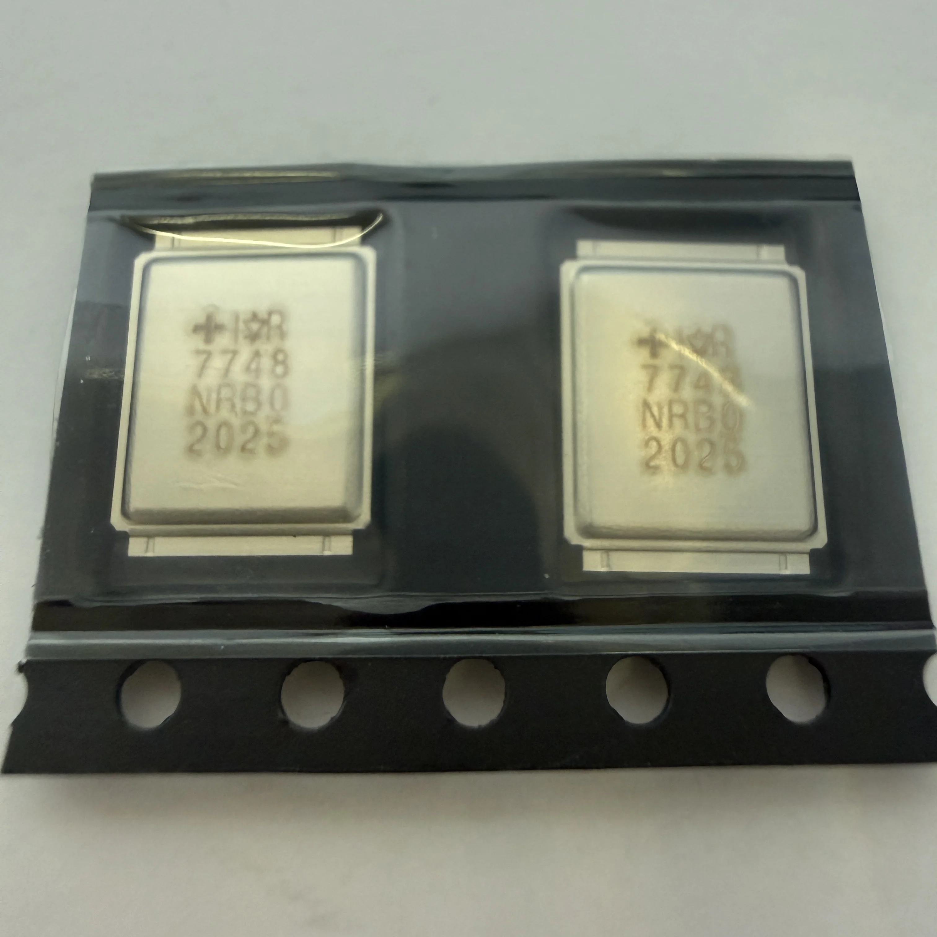 2PCS/LOT IRF7748L1TRPBF (Transistors/Thyristors)