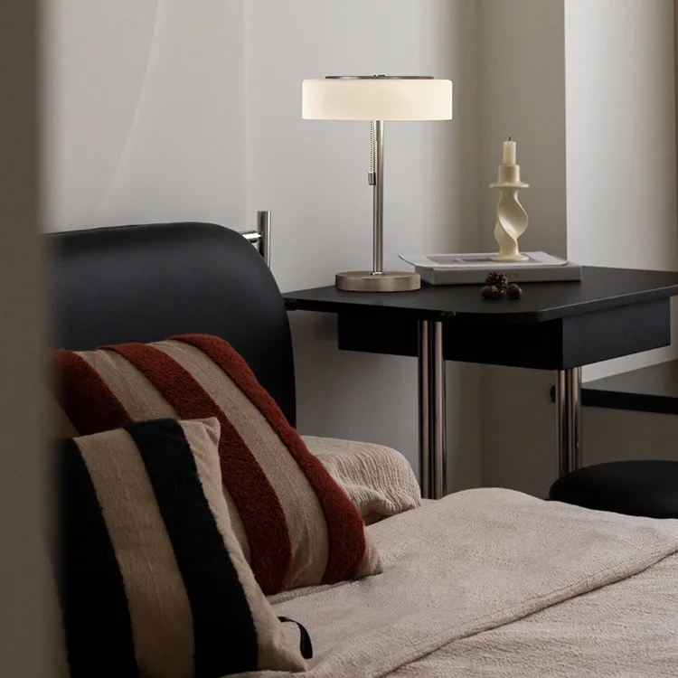 Nova lâmpada de mesa, high-end retro luz luxo italiano moderno simples lâmpada cabeceira