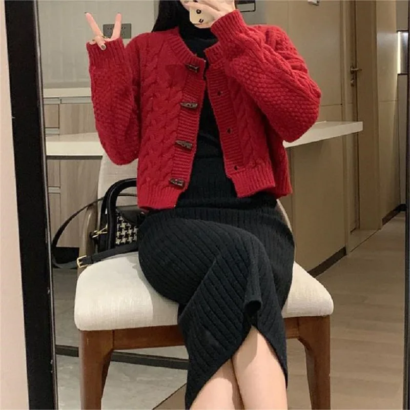 Horn Button Buckle Twist White Knitted Cardigan Single Breasted Women O Neck Loose Sweater Outwear Top 2025 Autumn Winter