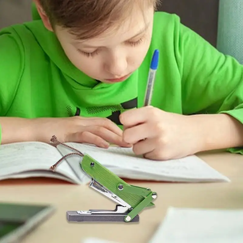 Grasshopper Stapler Grasshopper Desk Stapler Animal Shape Stapler Desktop Stitcher Art Figurine Statue Sculpture For School