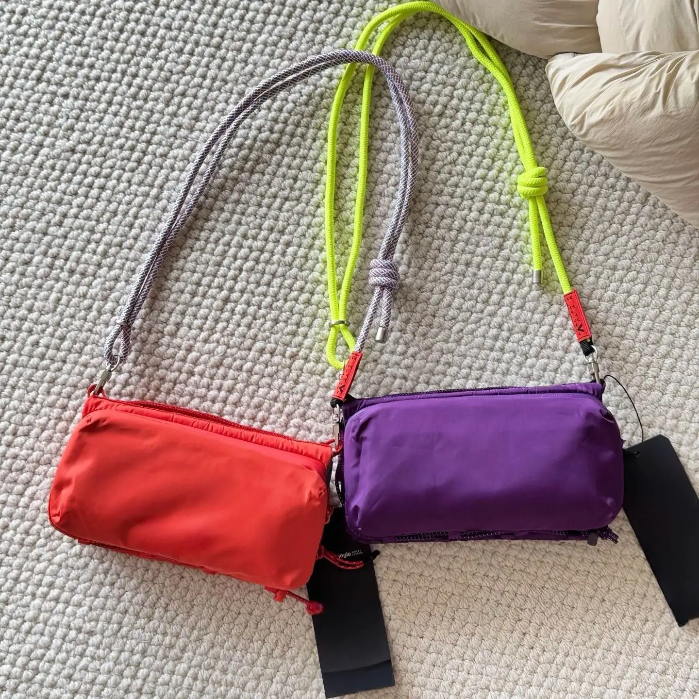 Bolso Bandolera Casual Unisex para Exteriores, Ligero y Moderno, con Compartimento para Botella de Agua, Material de Lona, Modelo TOPO