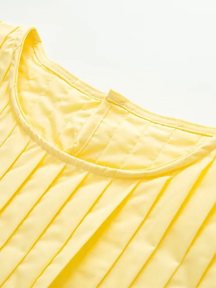 2025 Top da donna casual chic estivo Top decorativo pieghettato senza maniche con scollo a O solido Top di nuova moda